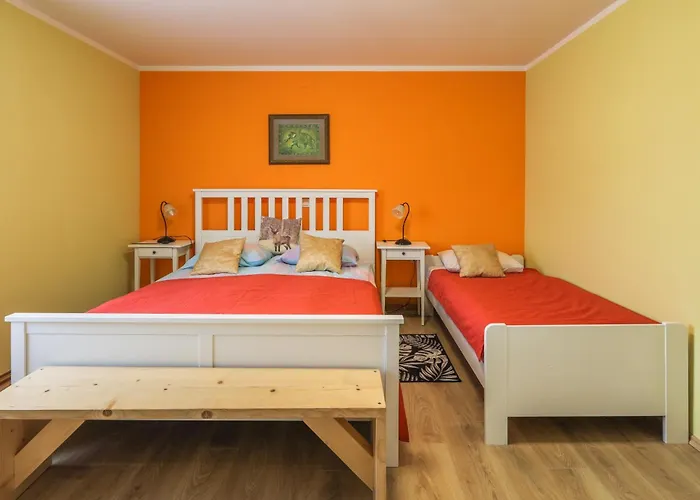 Pr Fajfarju アパート